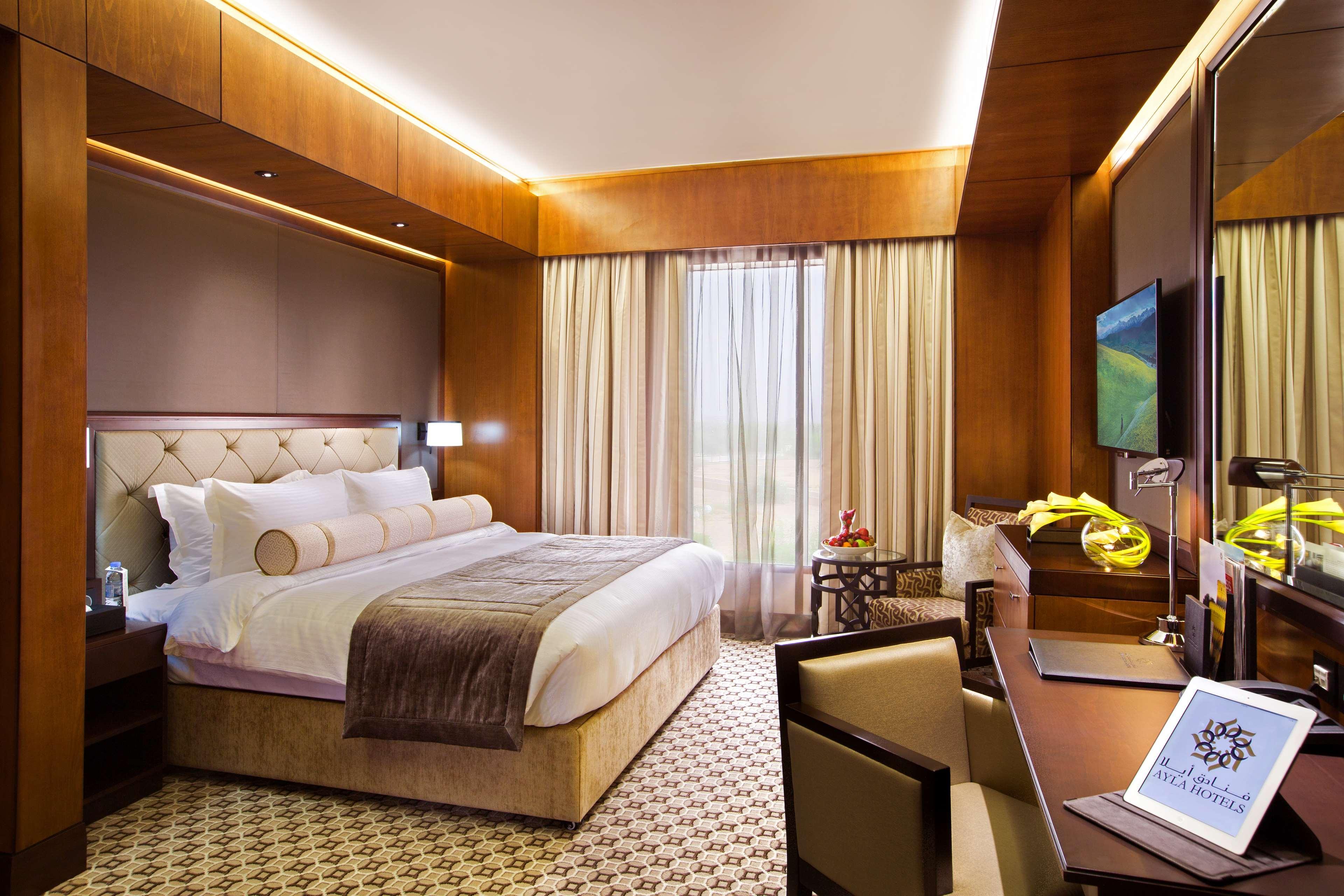 Ayla Grand Hotel Al Ain Eksteriør bilde Deluxe Room